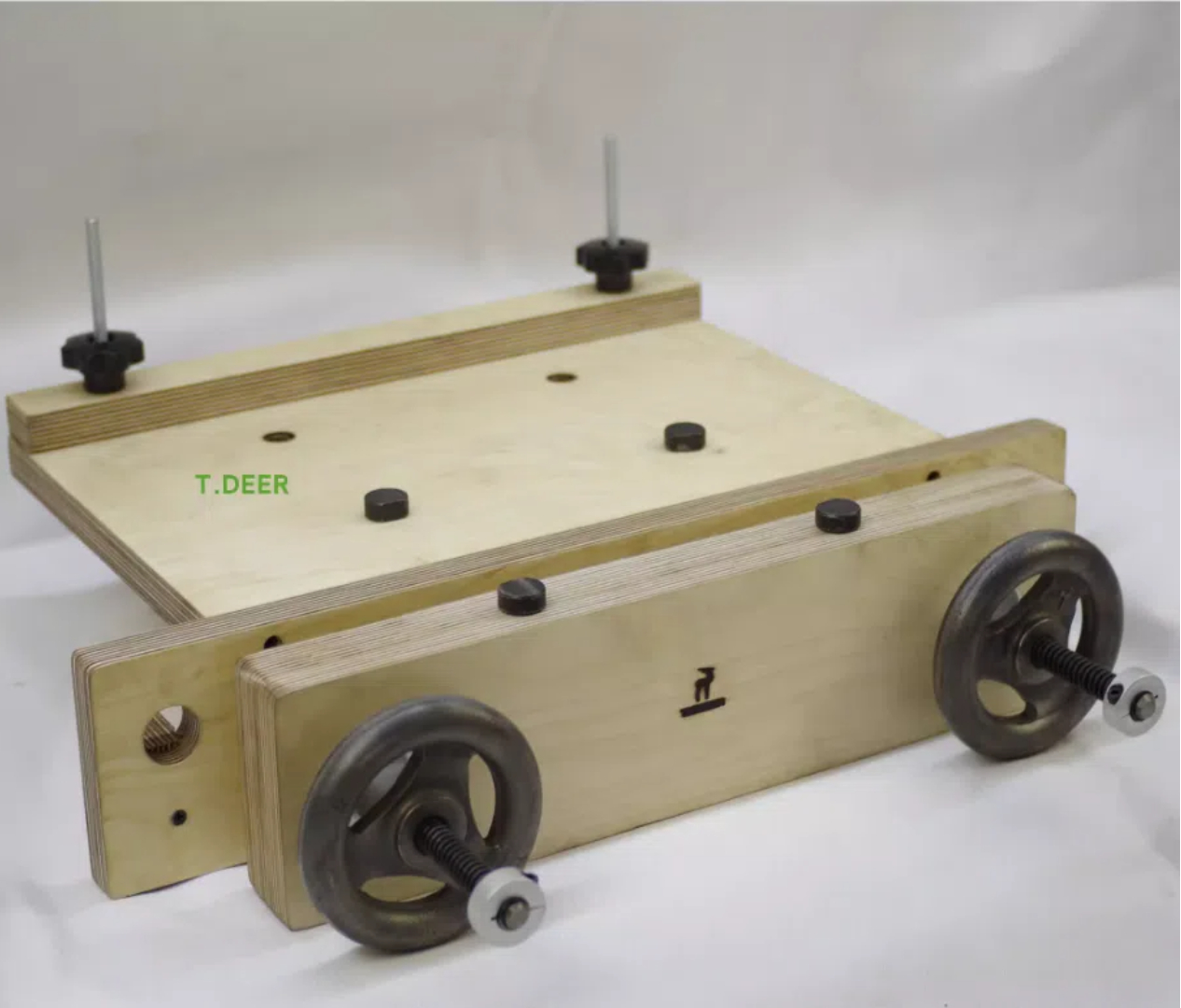 منضدة عمل صغيرة محمولة من خشب  - مراجعة Woodworking Bench Vise وسعره