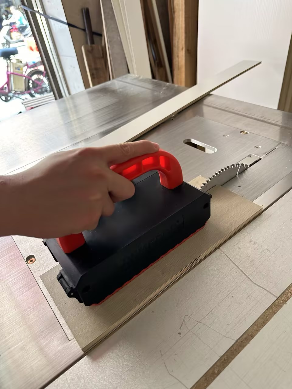 مكبس منشار الطاولة قابل للتعدي - مراجعة Woodworking Jointer وسعره